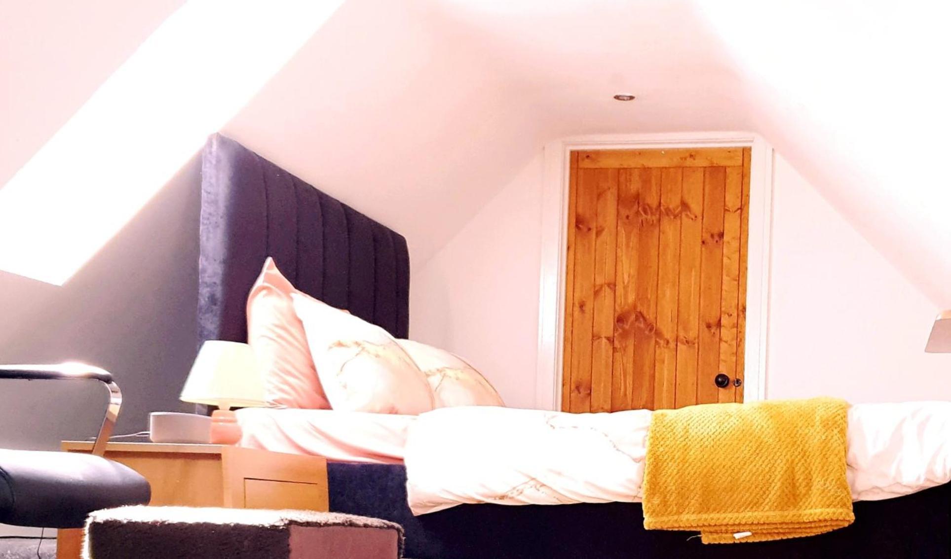 De-Vollard, Cornish Cottage, Lovely Village サルタッシュ エクステリア 写真