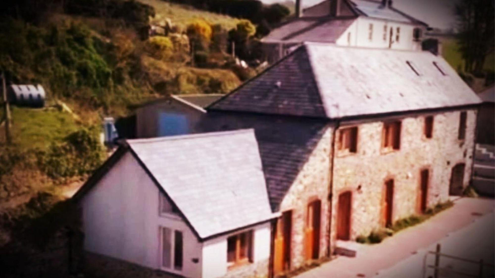 De-Vollard, Cornish Cottage, Lovely Village サルタッシュ エクステリア 写真